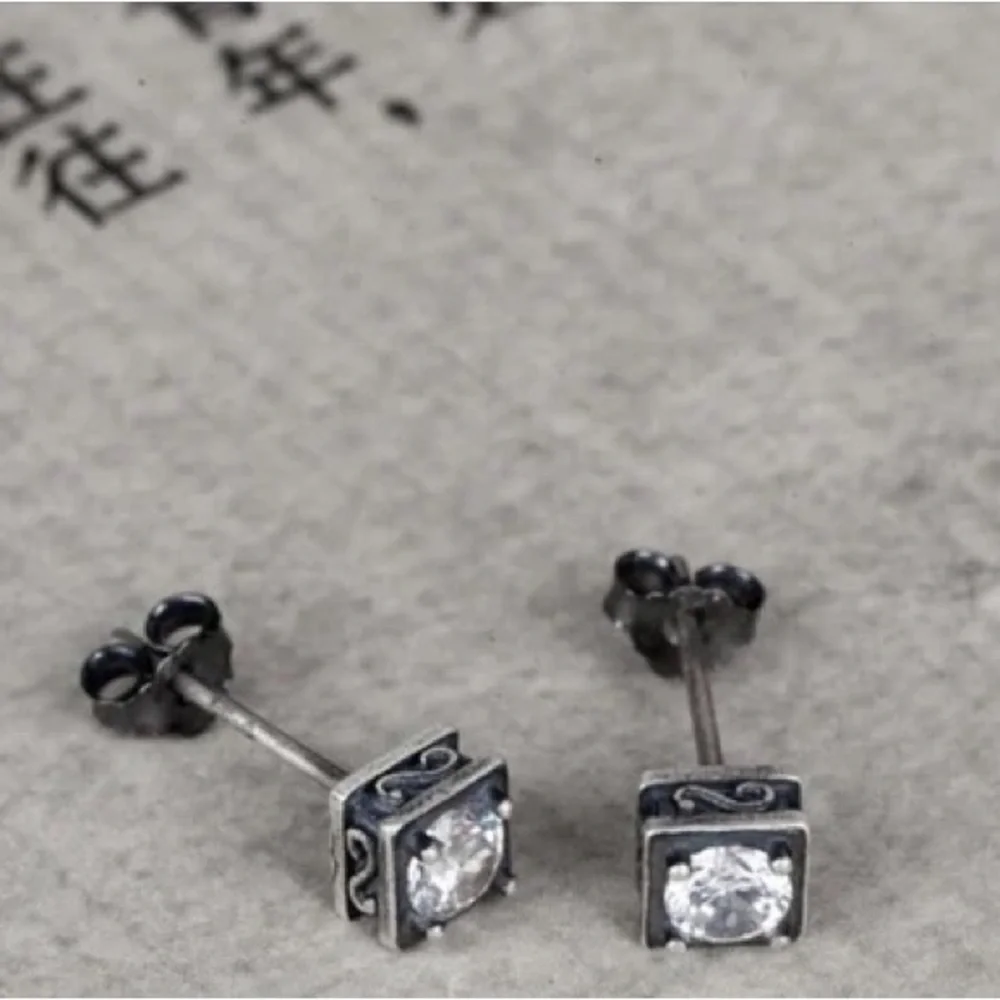 NEW ARRIVAL S925 Sterling Silver Retro Square Four Claw Zircon Earrings